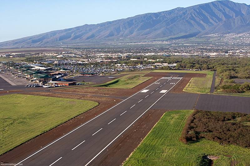 Australia Loves Maui Airport